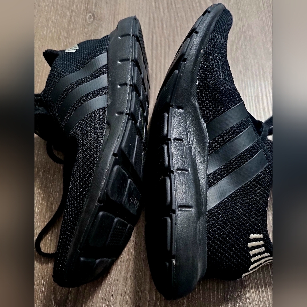 Womens Adidas swift 1.0 blackout running shoes size 6